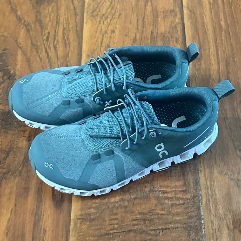 On Clouds Running Shoes – Blue/Gray, Women’s Size 6